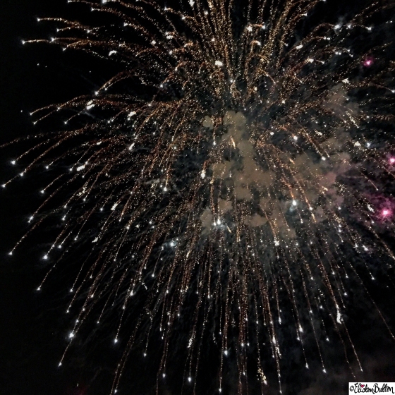 Huge Firework Raining Down like Shooting Stars - Around Here…November 2015 at www.elistonbutton.com - Eliston Button - That Crafty Kid