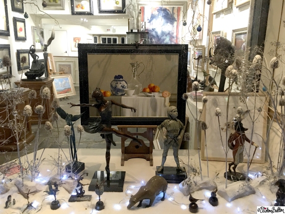 A Gallery's Festive Window Display in Broadway, The Cotswolds - A Festive Adventure at www.elistonbutton.com - Eliston Button - That Crafty Kid